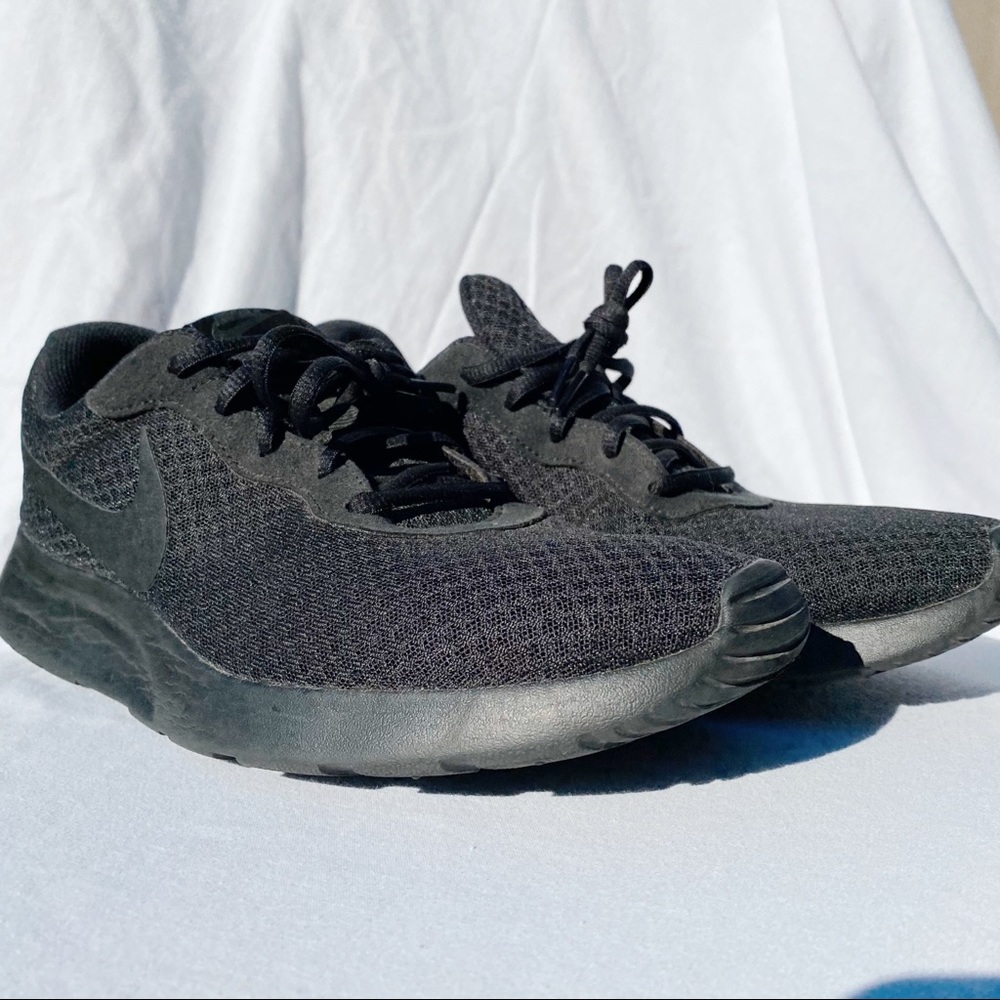 Nike Men's Tanjun Casual Sneakers